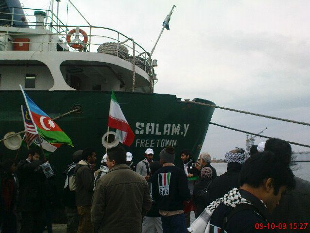 همراه با استقبال اعضای کاروان آسیایی کمک به غزه:

کشتی «سلام» بارگیری کمکهای کاروان آسیایی را آغاز کرد