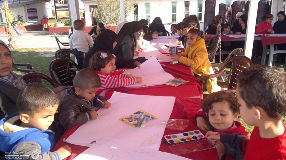 کودکان غزه نقاشی هایشان را به مردم ایران اهدا کردند + عکس